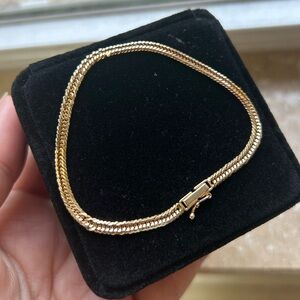 BRANDNEW K18 GOLD MCUT BRACELET 6 INCHES